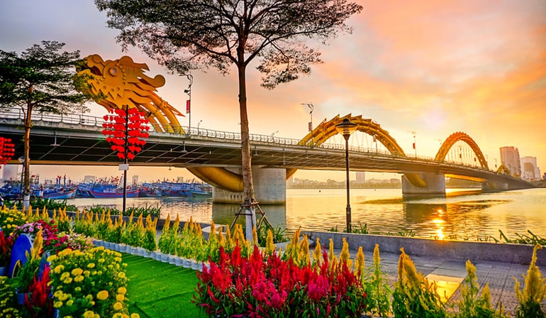 Da Nang – Bandar Pantai yang Memukau, Dari Jambatan Emas ke Keajaiban Hoi An